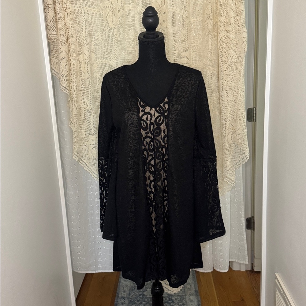 Doe & Rae Black Lace Front Bell long Sleeve Women’s Dress